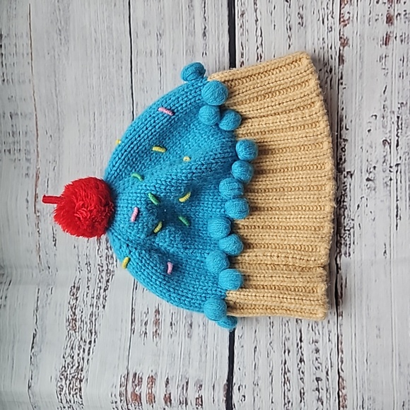 Cupcake hats - Picture 3 of 4